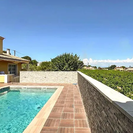 Awesome In Du Gard Holiday home