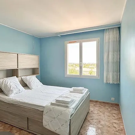 Awesome In Du Gard Holiday home Rochefort-du-Gard